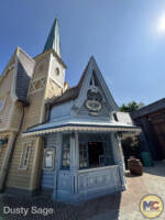 hong kong disneyland-world of frozen-northern delights-1