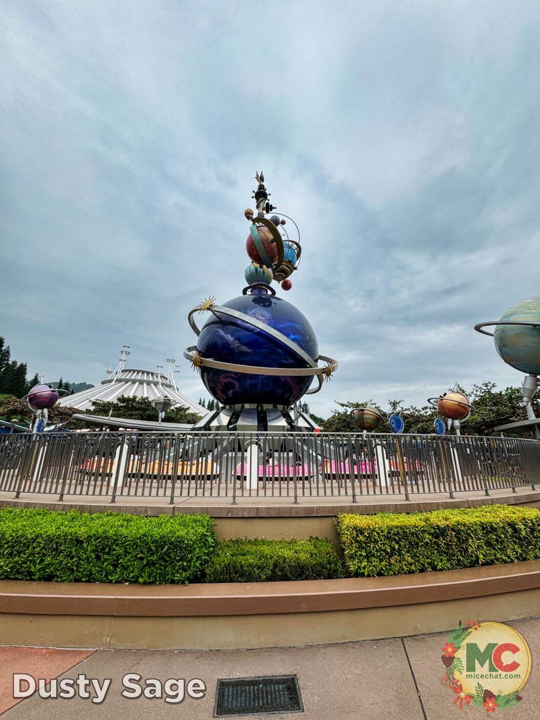 Hong Kong Disneyland tomorrowland flying saucers - MiceChat