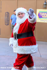 Mike Kindrich_Disneyland_Critter Country_Santa (1 of 1)