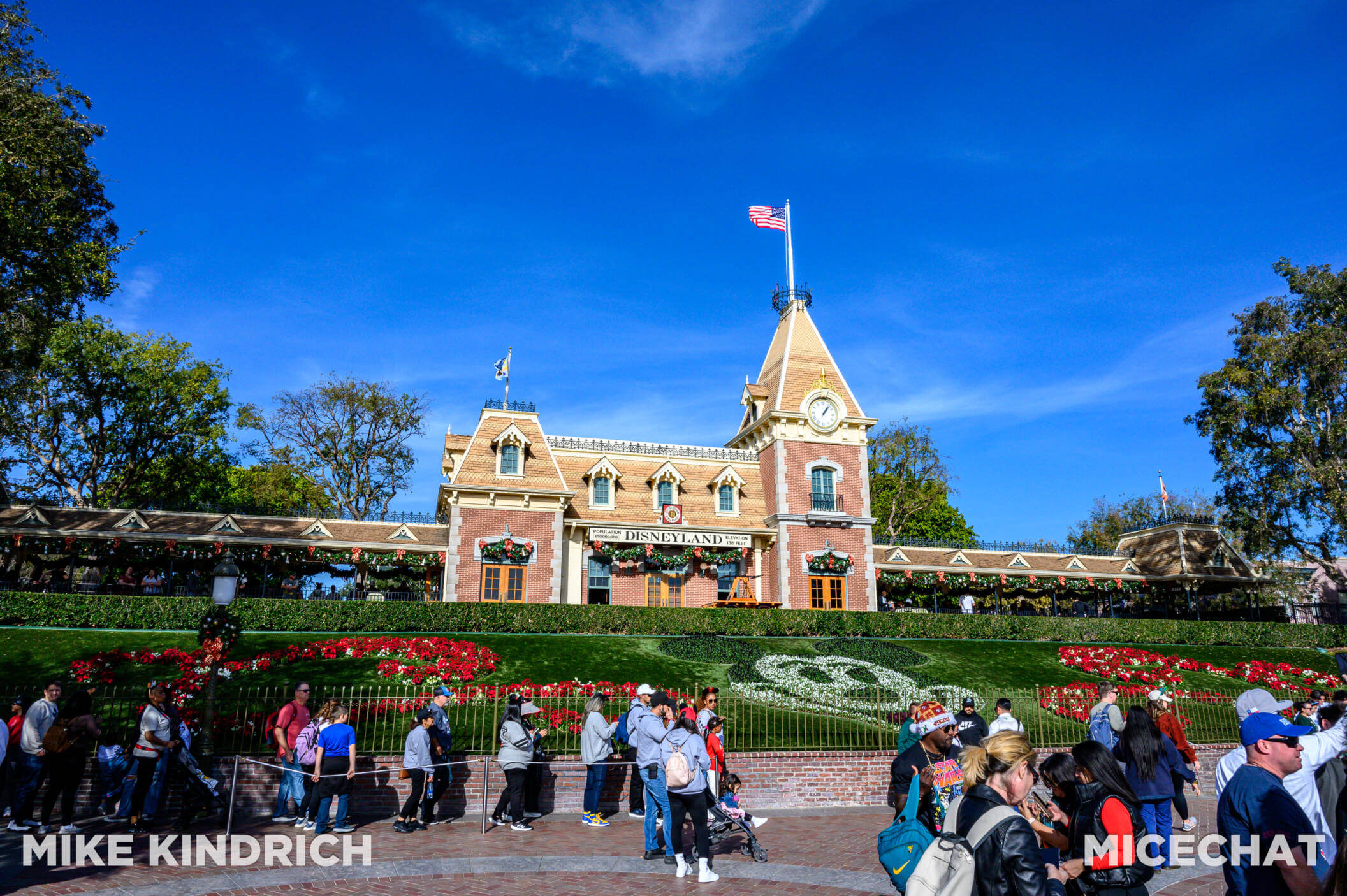 , Disneyland Update: The Big Christmas Lock Out