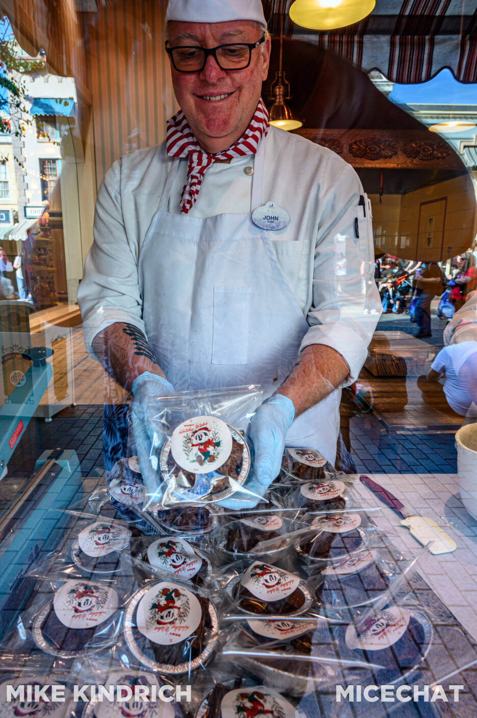 , DISNEYLAND UPDATE: The Long Wait, Magic Key Woes & Iger’s Uphill Battle