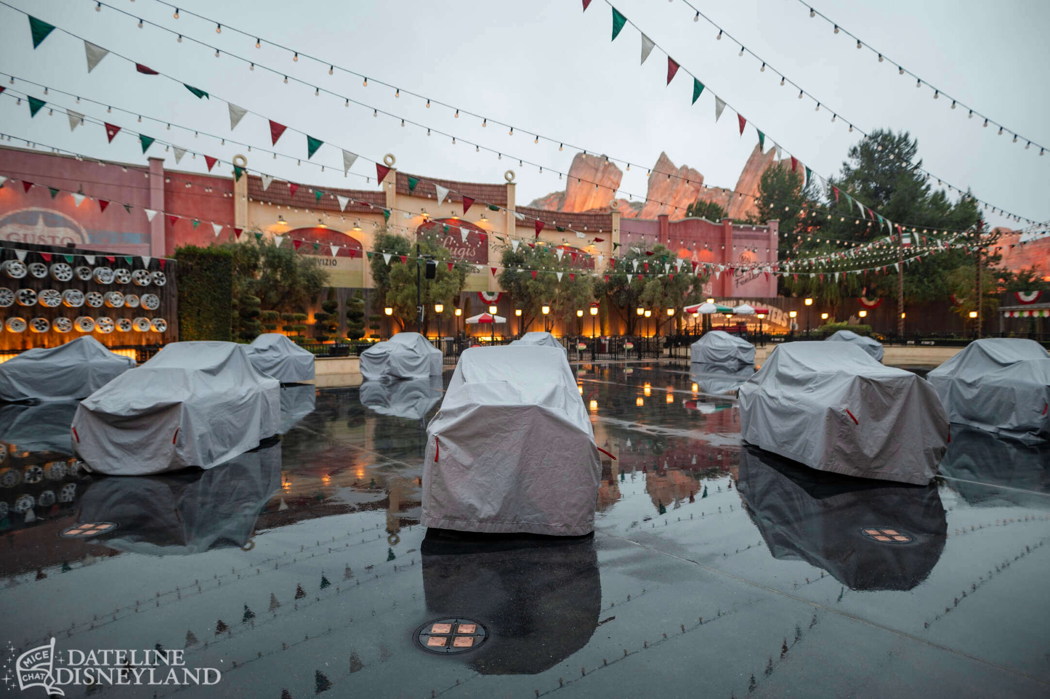 Disneyland, DISNEYLAND UPDATE: New Gates, Dragons & Haunted Mansion Closed!