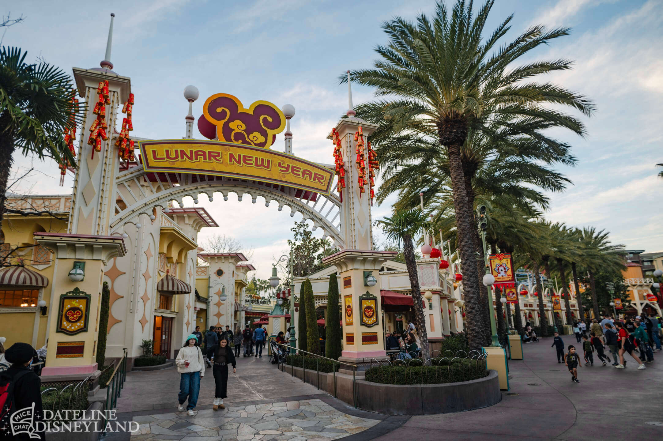 Disneyland, DISNEYLAND UPDATE: New Gates, Dragons & Haunted Mansion Closed!