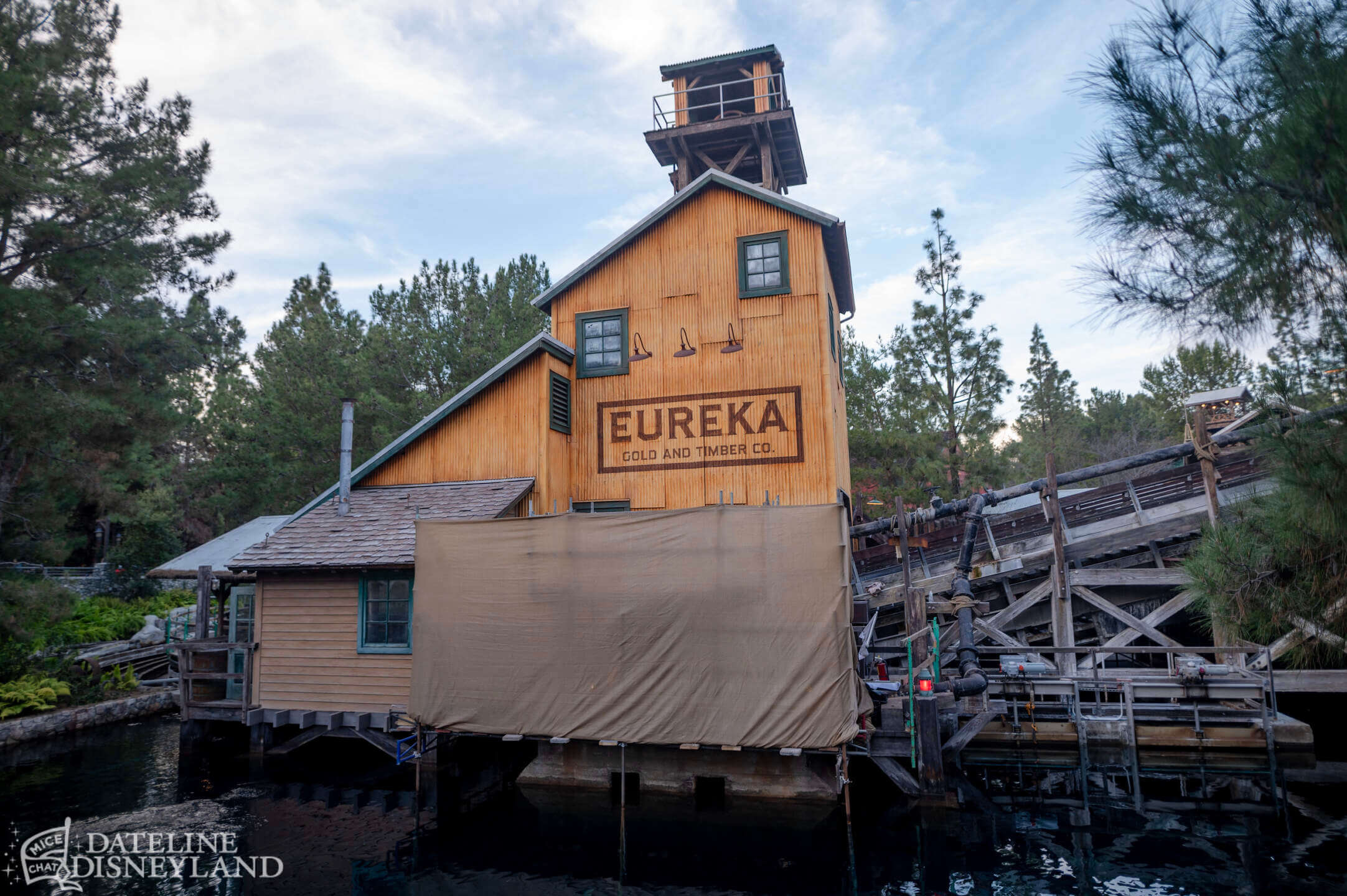 Disneyland, DISNEYLAND UPDATE: New Gates, Dragons & Haunted Mansion Closed!