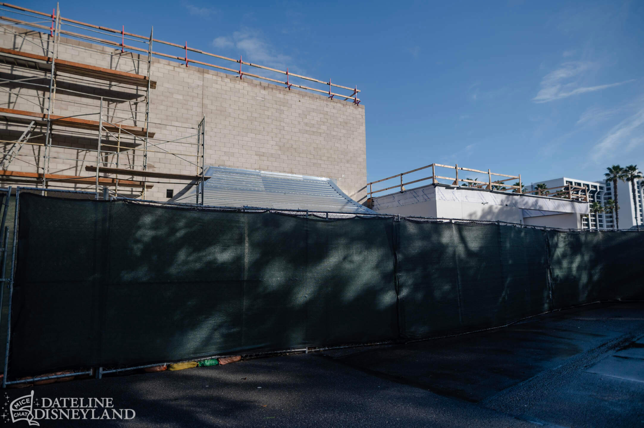 Disneyland, DISNEYLAND UPDATE: New Gates, Dragons & Haunted Mansion Closed!