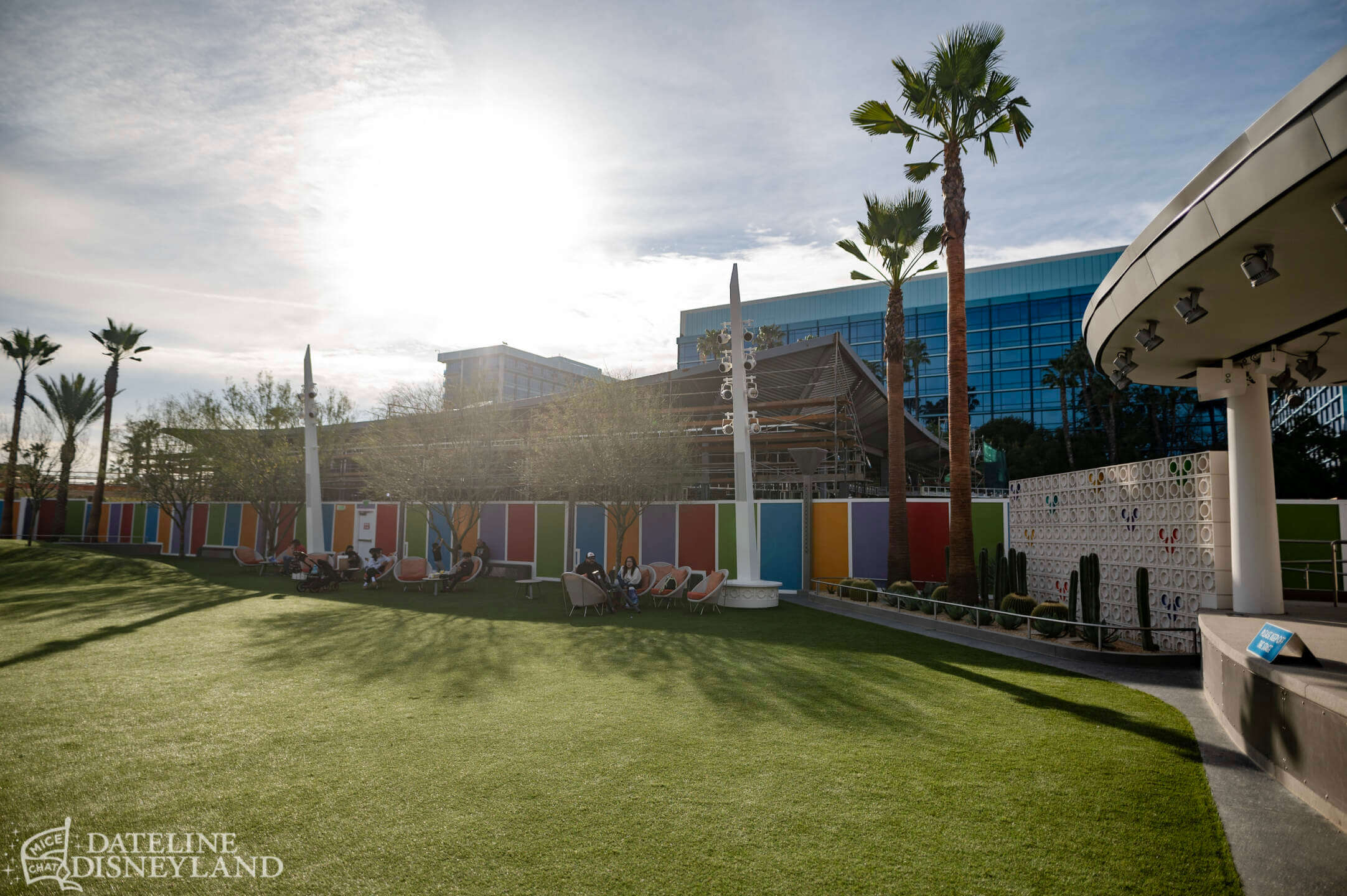 Disneyland, DISNEYLAND UPDATE: New Gates, Dragons & Haunted Mansion Closed!