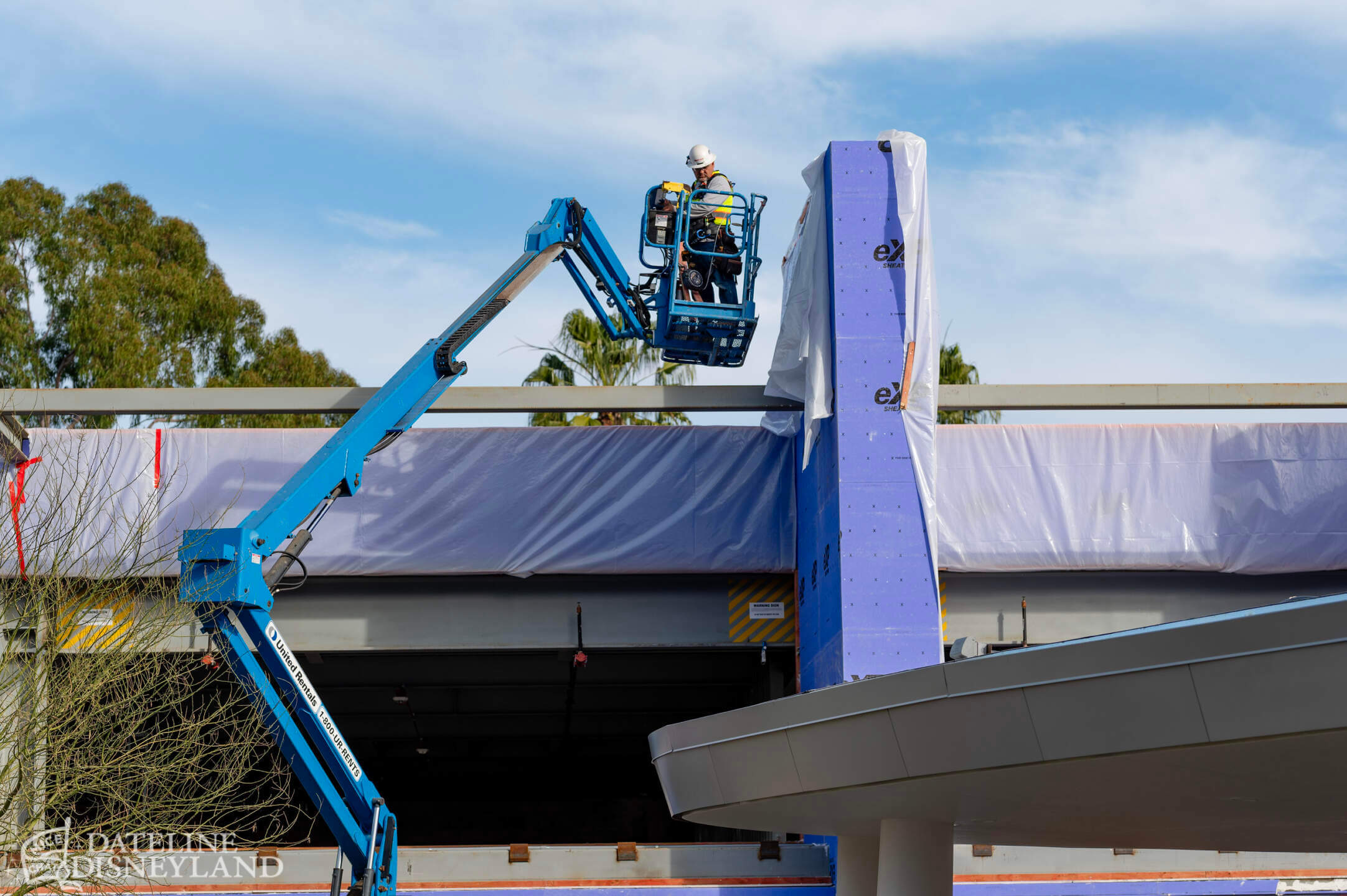 Disneyland, DISNEYLAND UPDATE: New Gates, Dragons & Haunted Mansion Closed!