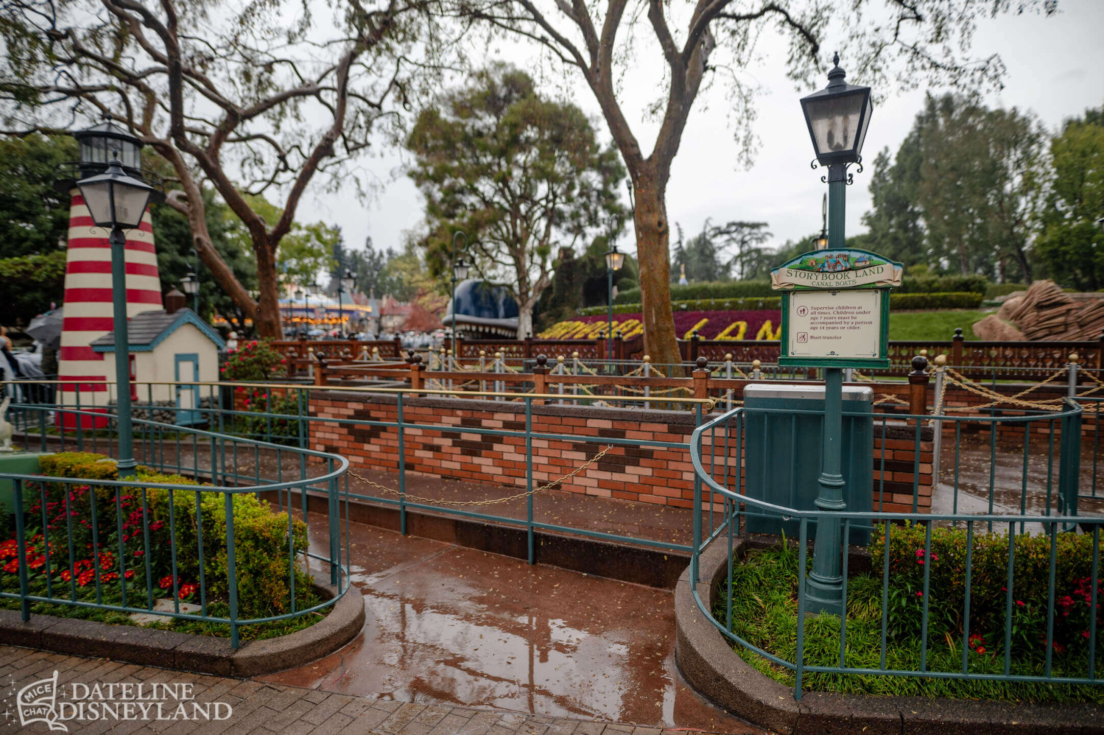 Disneyland, DISNEYLAND UPDATE: New Gates, Dragons & Haunted Mansion Closed!