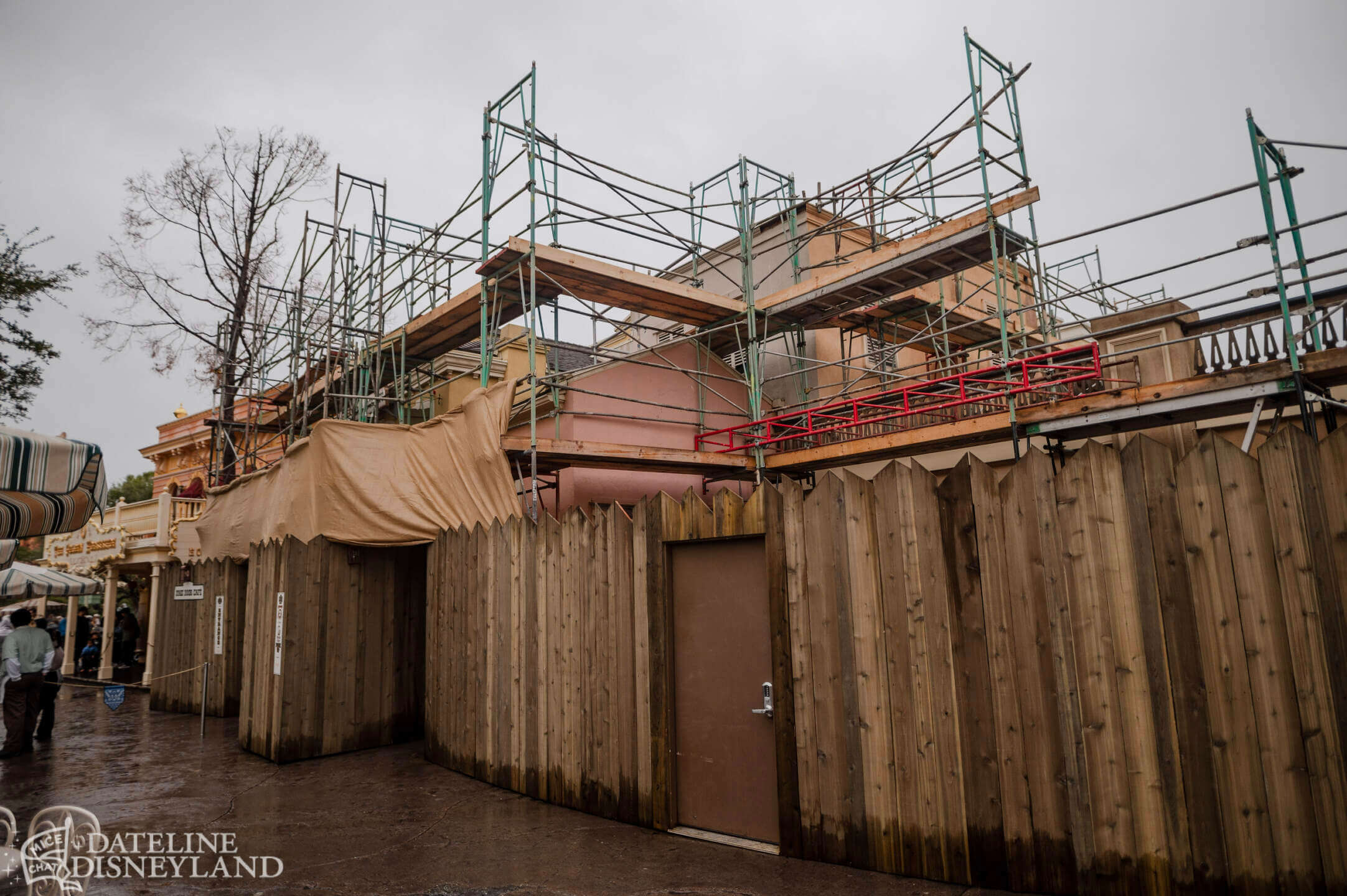 Disneyland, DISNEYLAND UPDATE: New Gates, Dragons & Haunted Mansion Closed!