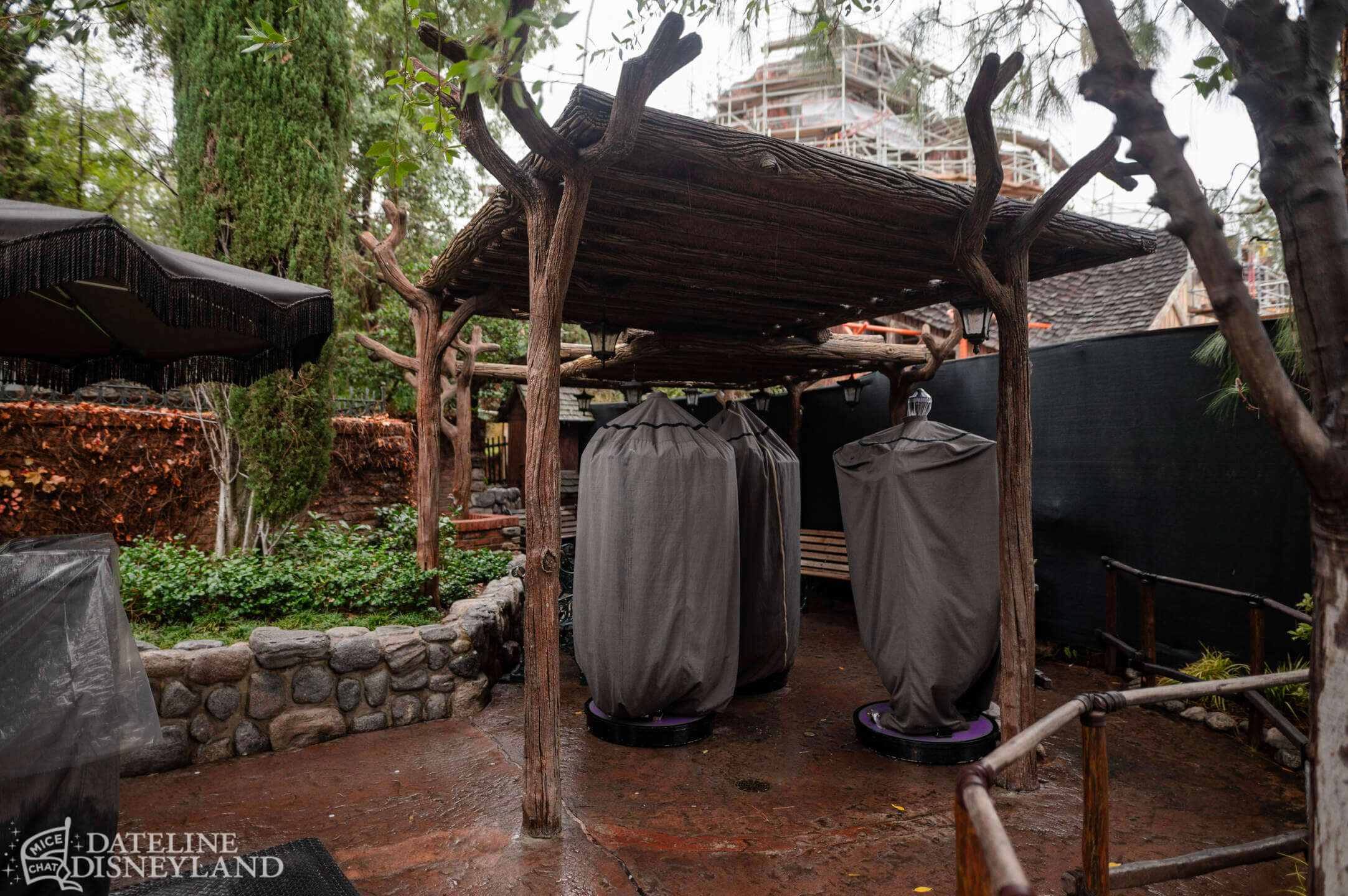 Disneyland, DISNEYLAND UPDATE: New Gates, Dragons & Haunted Mansion Closed!