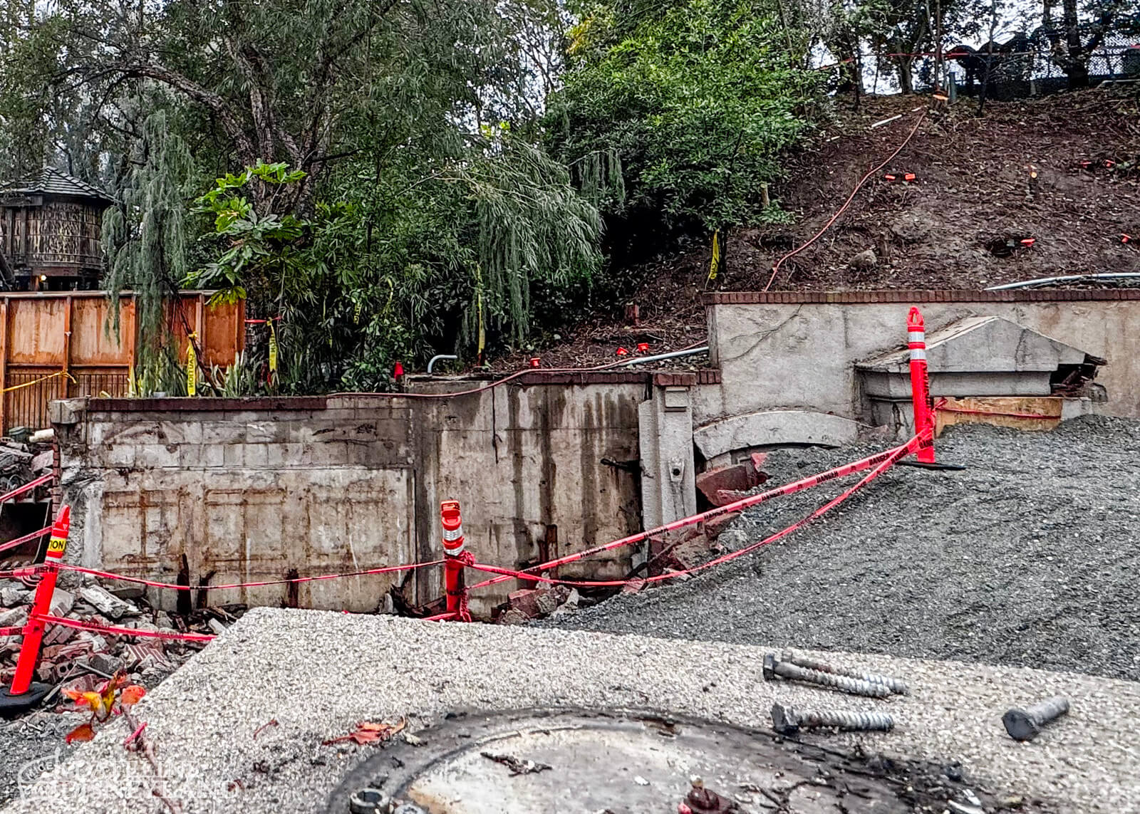 Disneyland, DISNEYLAND UPDATE: New Gates, Dragons & Haunted Mansion Closed!