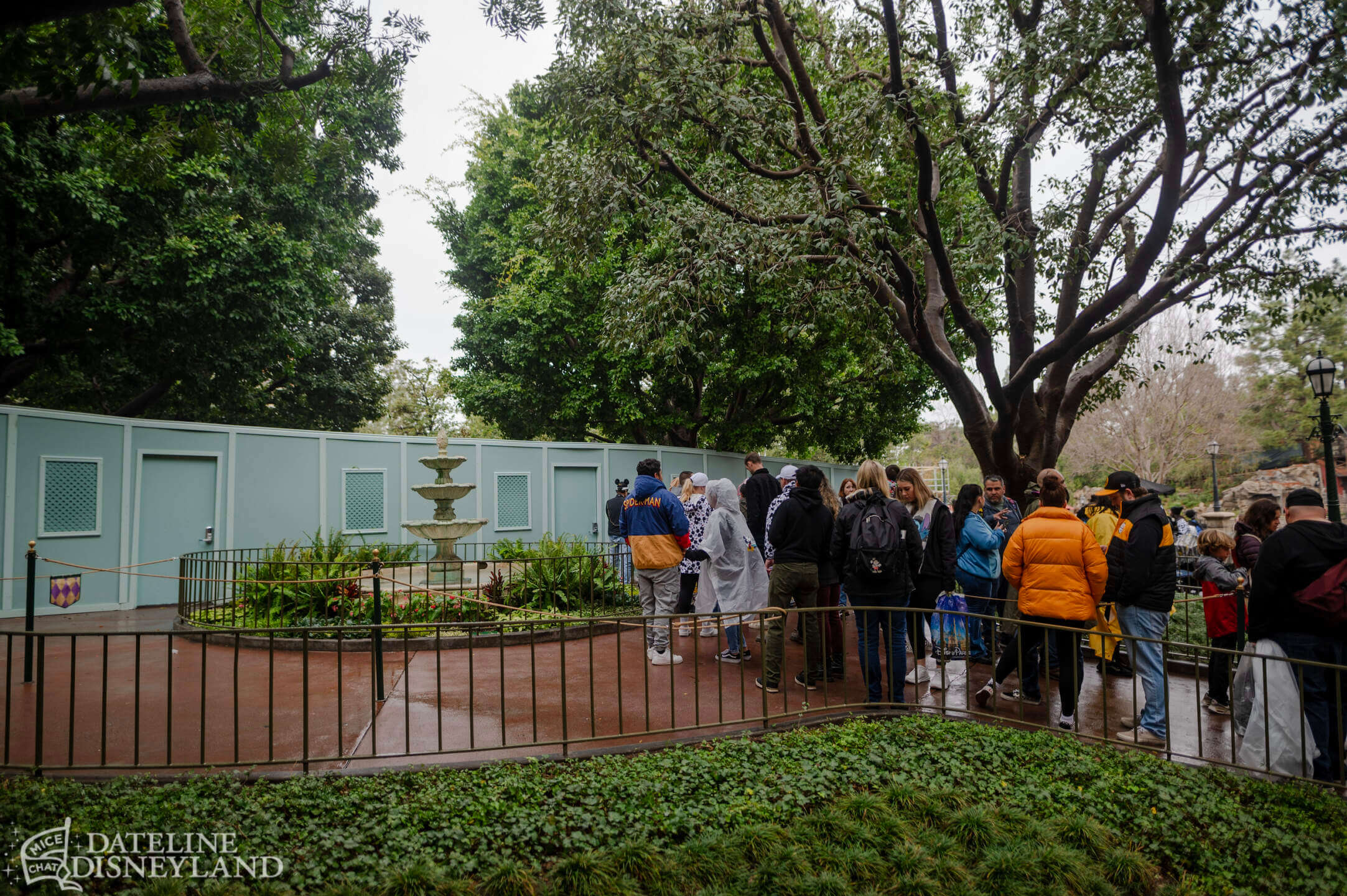 Disneyland, DISNEYLAND UPDATE: New Gates, Dragons & Haunted Mansion Closed!