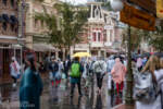 Disneyland Main Street USA in the rain guests in ponchos umbrellas DSC_1549-X5