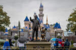 Disneyland Partners Statue rain DSC_1594-X5