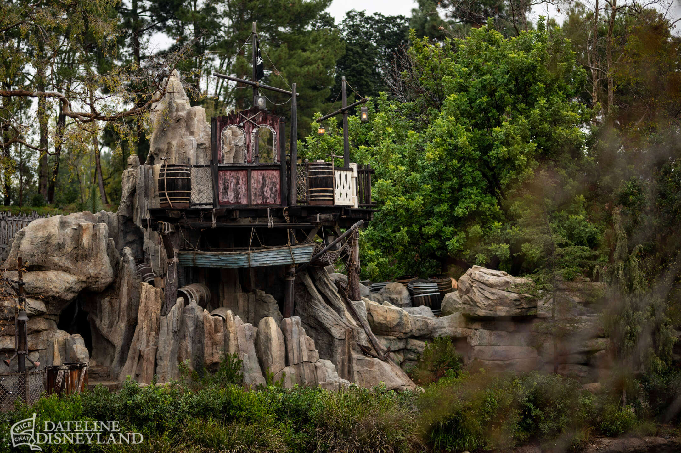 Disneyland, DISNEYLAND UPDATE: New Gates, Dragons & Haunted Mansion Closed!