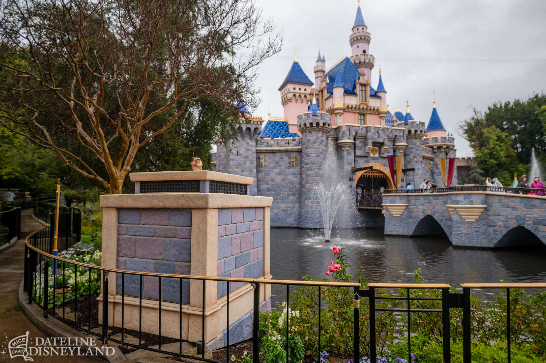Disneyland Sleeping Beauty Castle new projector boxes DSC_1705-X5