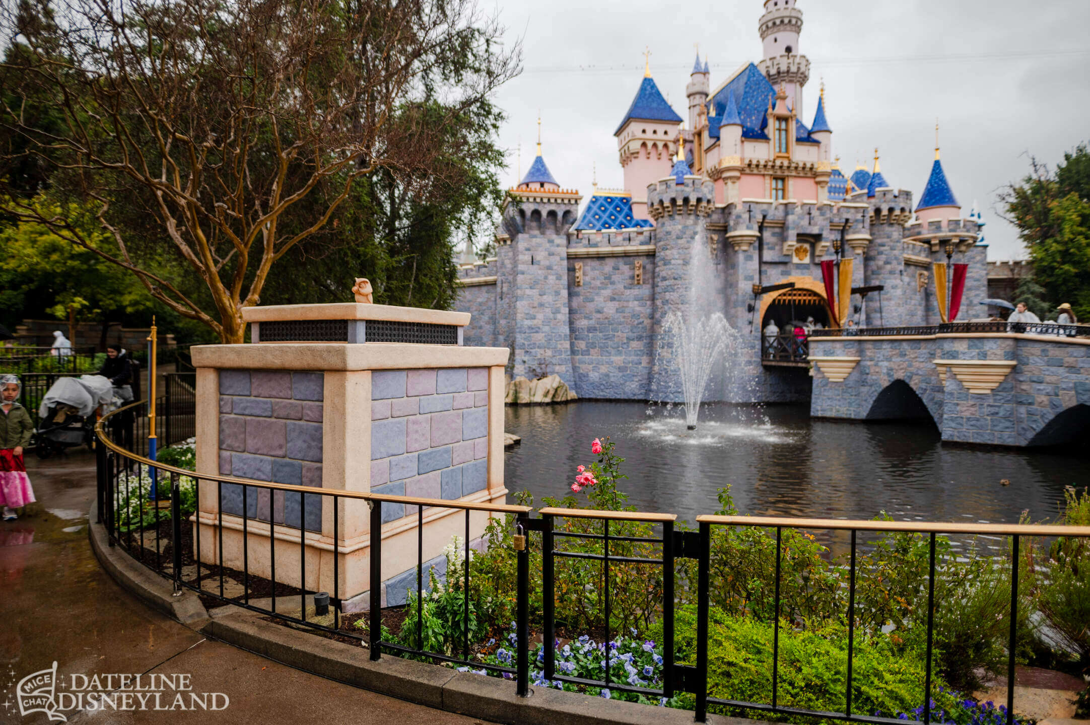 Disneyland, DISNEYLAND UPDATE: New Gates, Dragons & Haunted Mansion Closed!