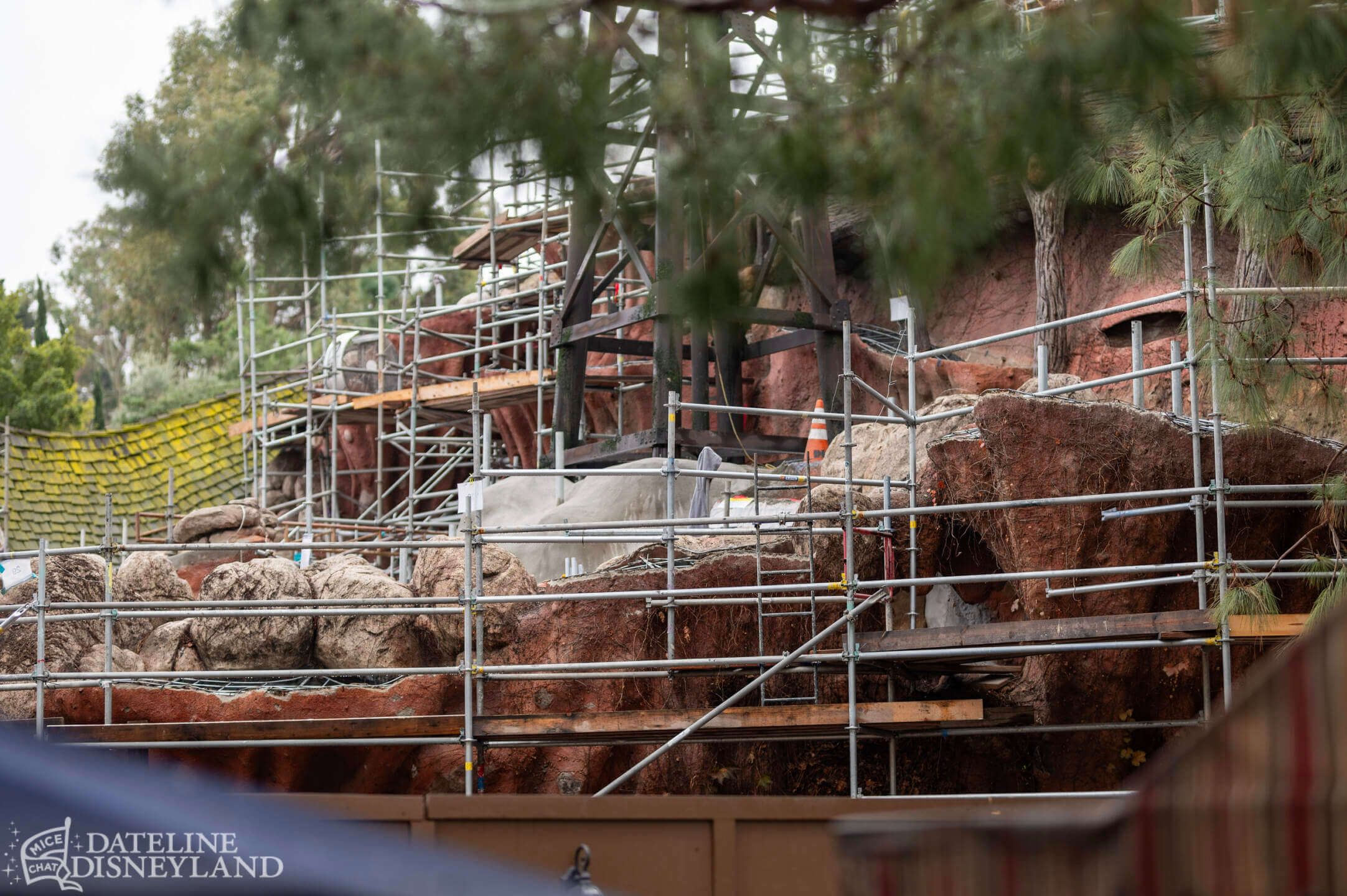 Disneyland, DISNEYLAND UPDATE: New Gates, Dragons & Haunted Mansion Closed!