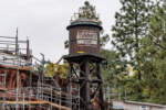 Disneyland Tiana’s Bayou Adventure construction Tiana’s Foods water tower installation DSC_2450-X5