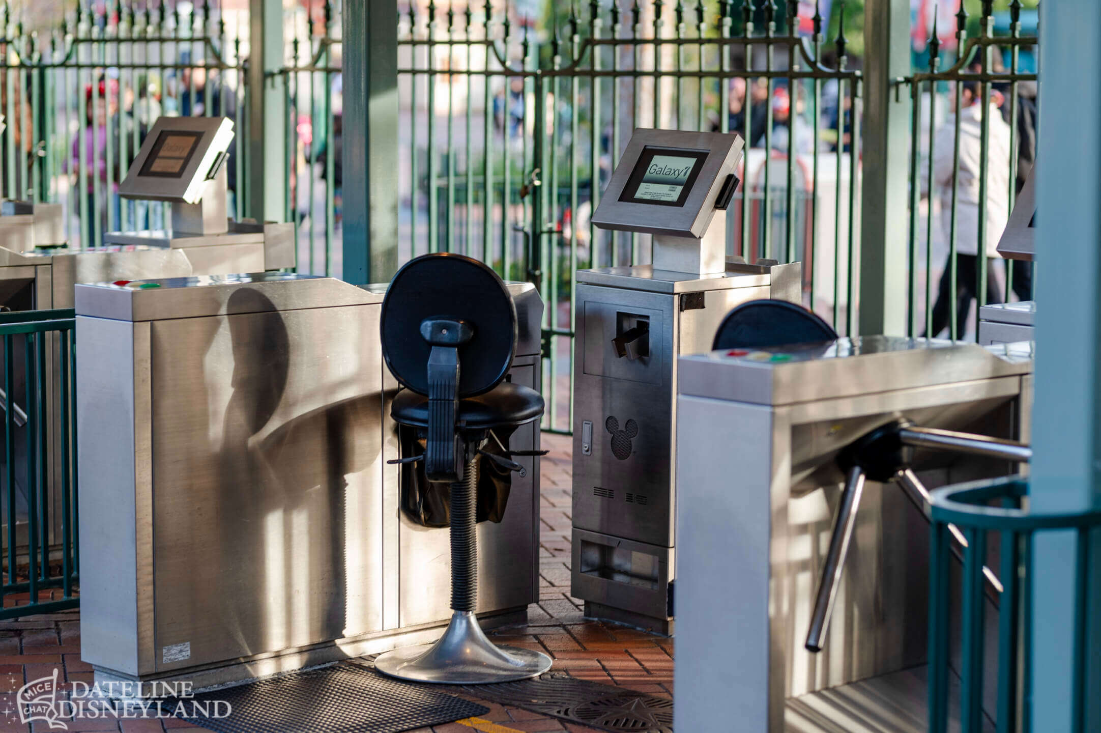 Disneyland, DISNEYLAND UPDATE: New Gates, Dragons & Haunted Mansion Closed!