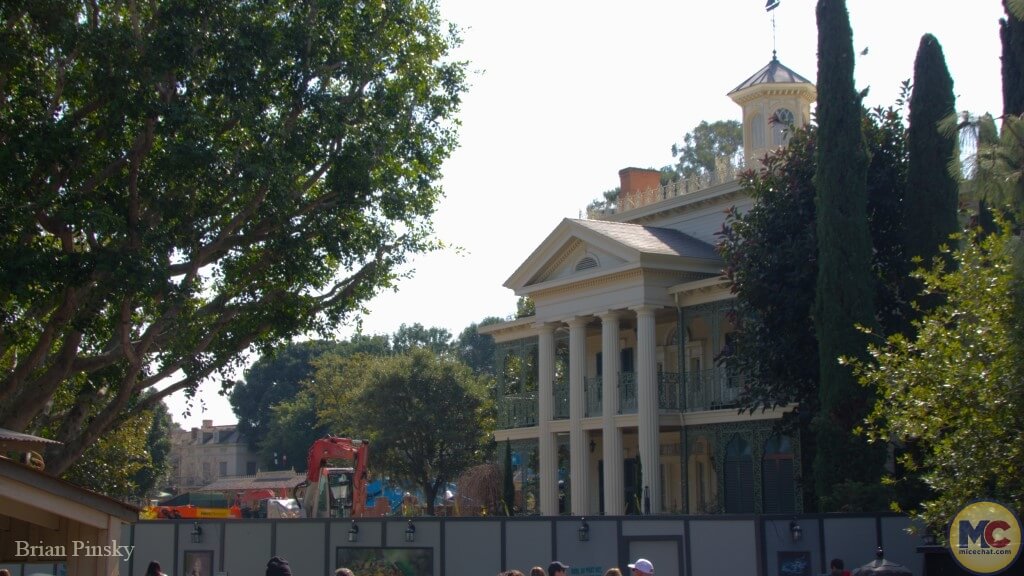 , DISNEYLAND UPDATE: Performers Unite, After Dark Alert & Icon Exit!