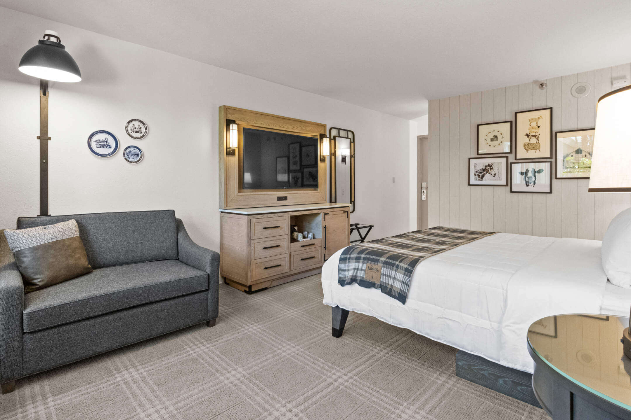 Knott's Hotel