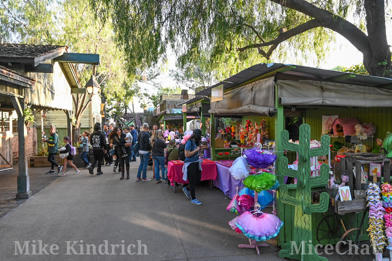 Boysenberry Festival, Knott’s Boysenberry Festival Guide 2026: Berry Best Bites & a Beautiful Bird Cage Revival