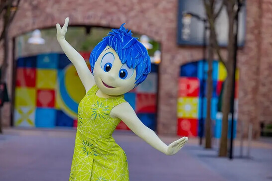 , WDW NEWS: Drone Show, Encanto Sing-Along, & Lion King News!