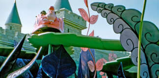 Yesterland: Alice in Wonderland — with the “leafy vine” track outside