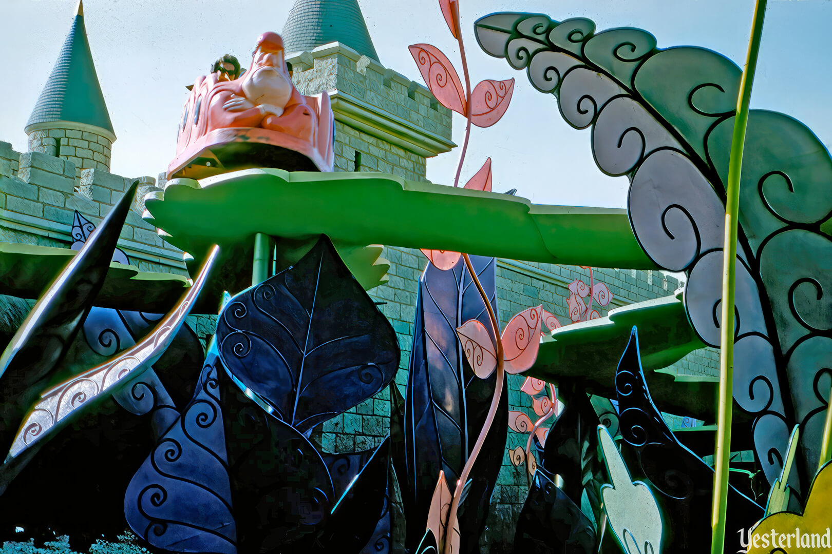 Yesterland: Alice in Wonderland — with the “leafy vine” track outside