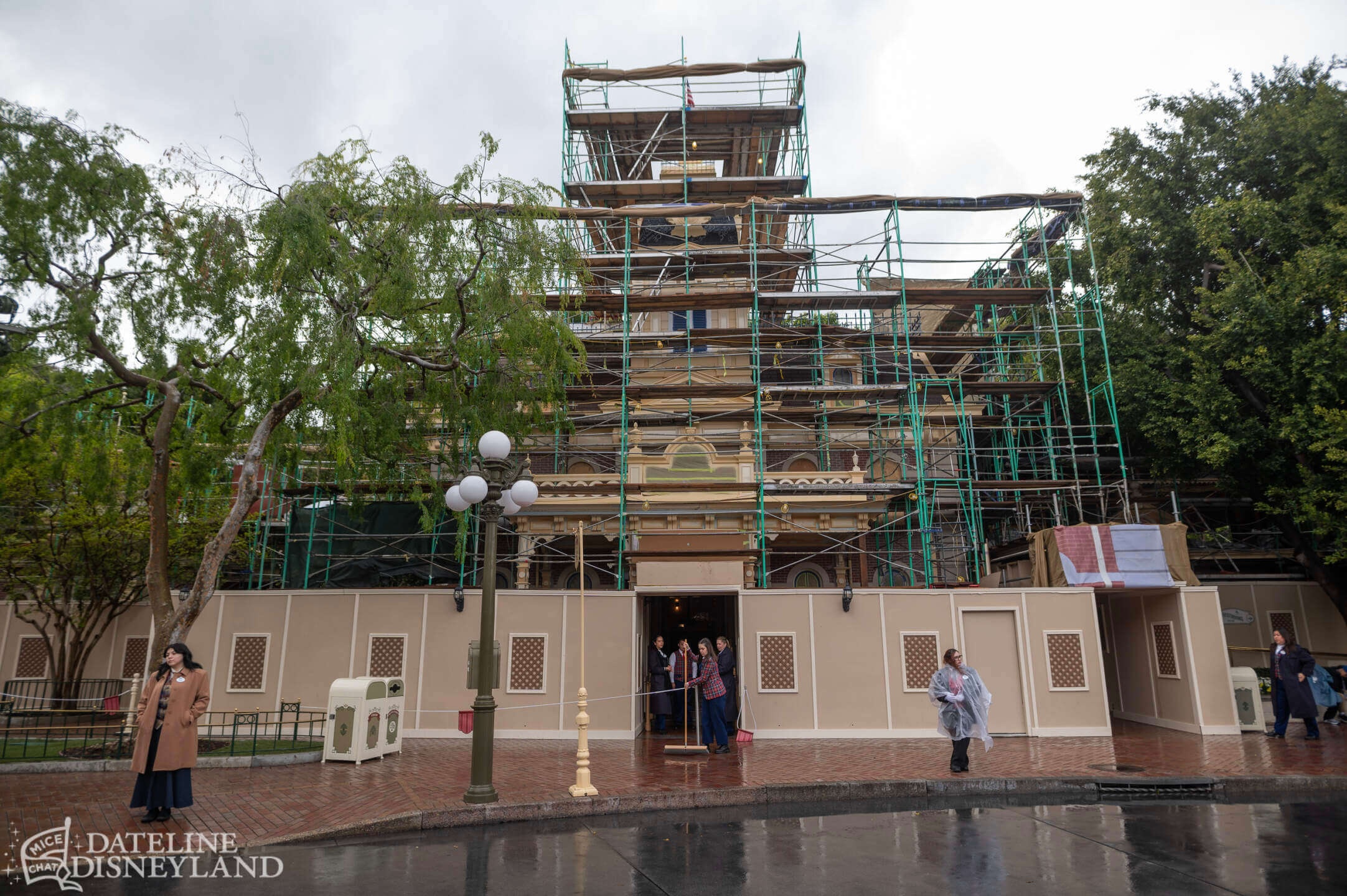 Disneyland, Disneyland Update: Rainy Days, Reveals, and Reinventions!
