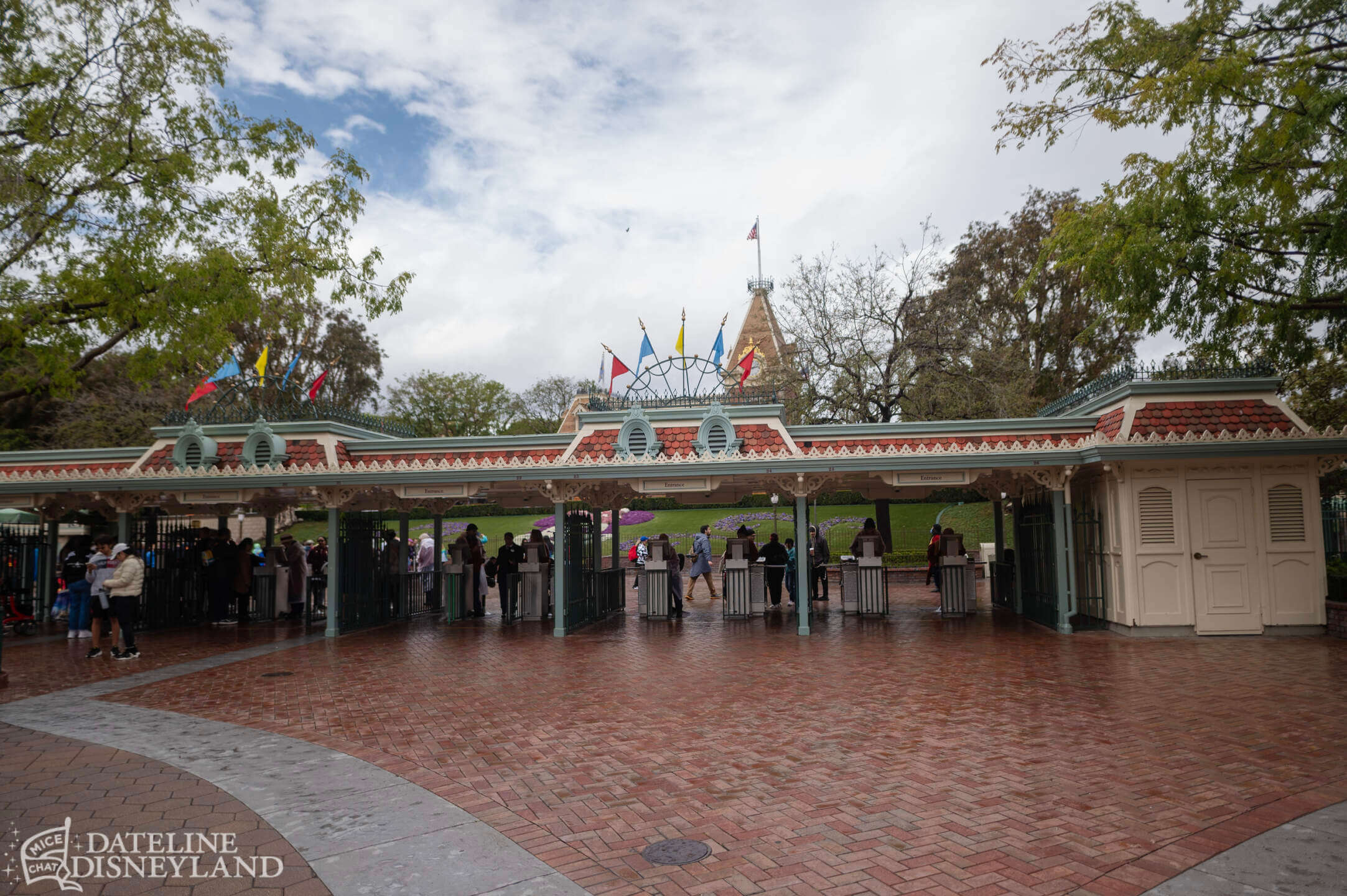 Disneyland, Disneyland Update: Rainy Days, Reveals, and Reinventions!