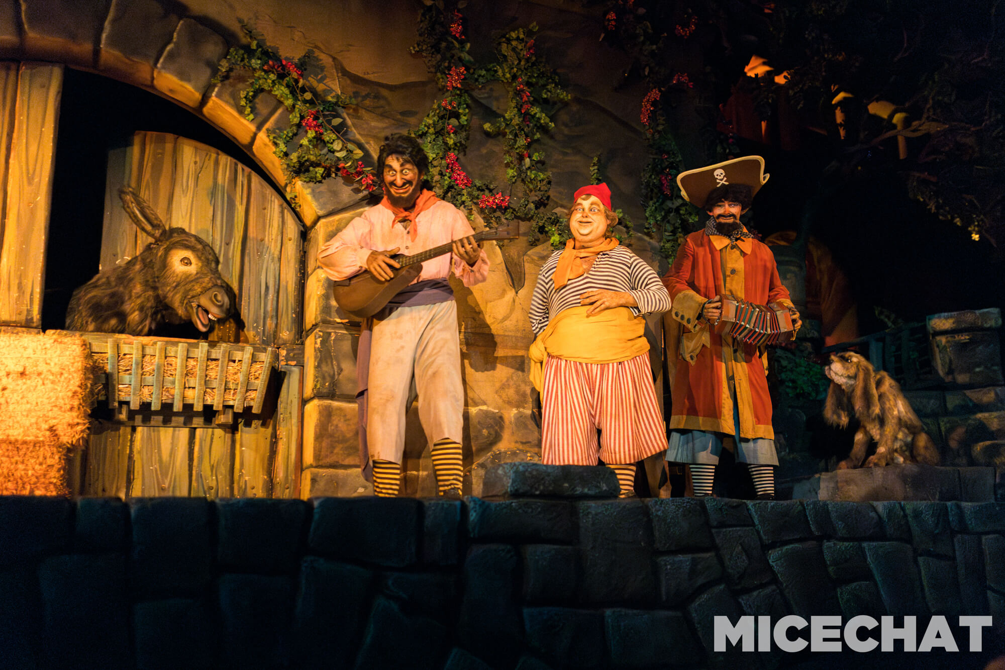 , DISNEYLAND UPDATE: Crowd Collapse, Oogie Observations & A Splashtacular Surprise