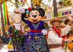 Disneyland-DCA-Disney-Viva-Navidad-Street-Party