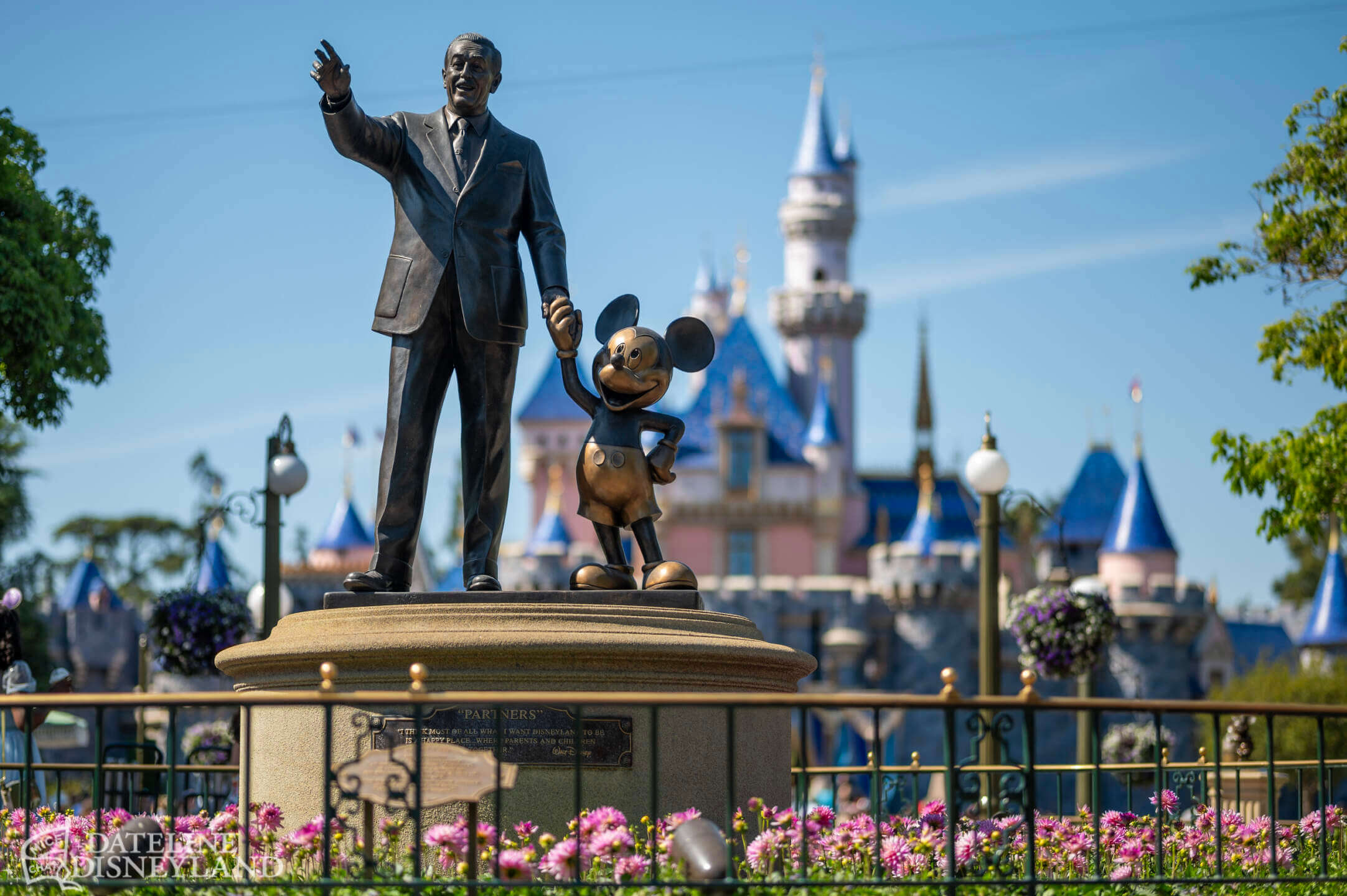 Disneyland Main Street USA Central Plaza Hub Partners statue Walt