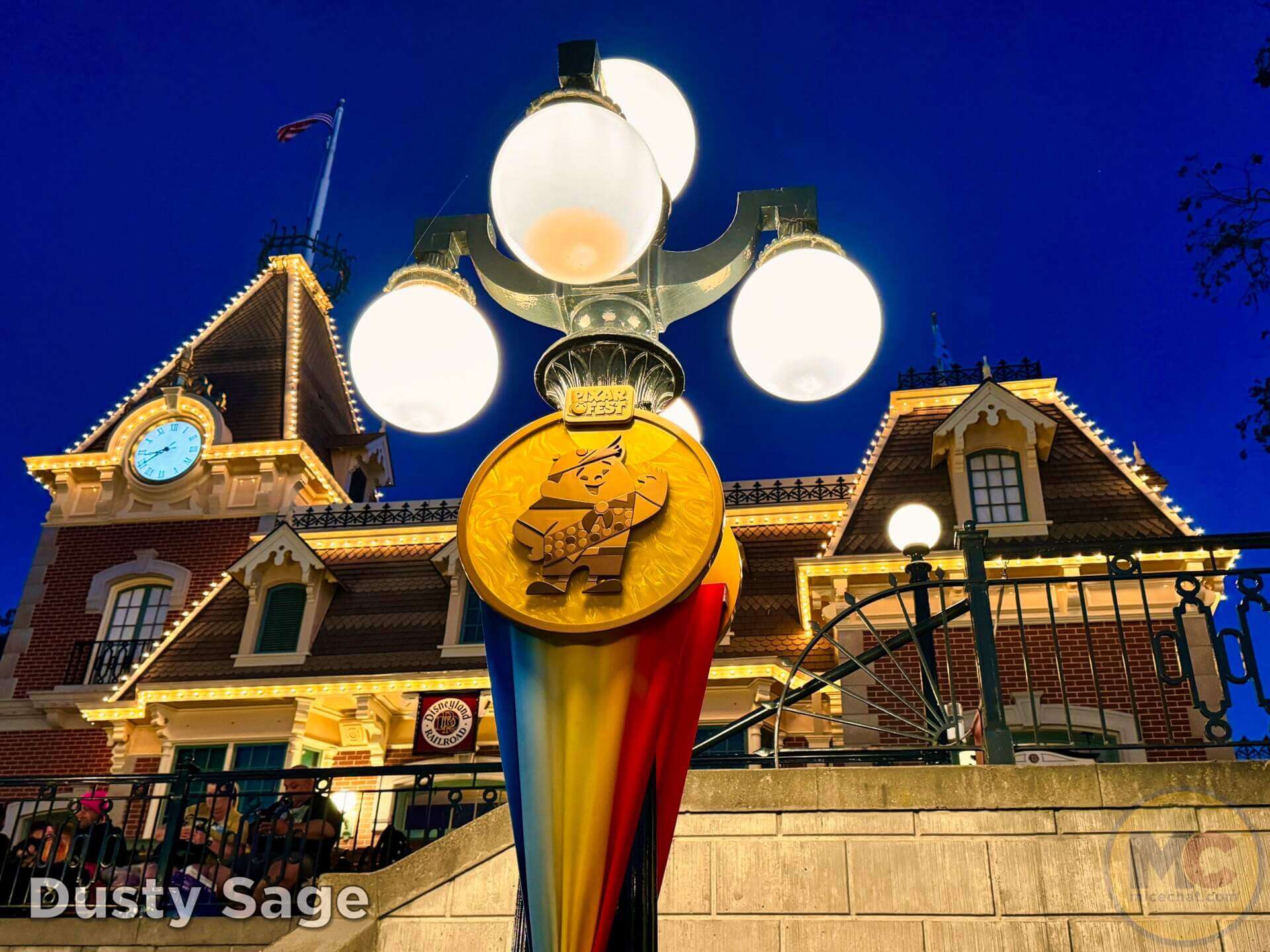 , DISNEYLAND UPDATE: Crowd Collapse, Oogie Observations & A Splashtacular Surprise