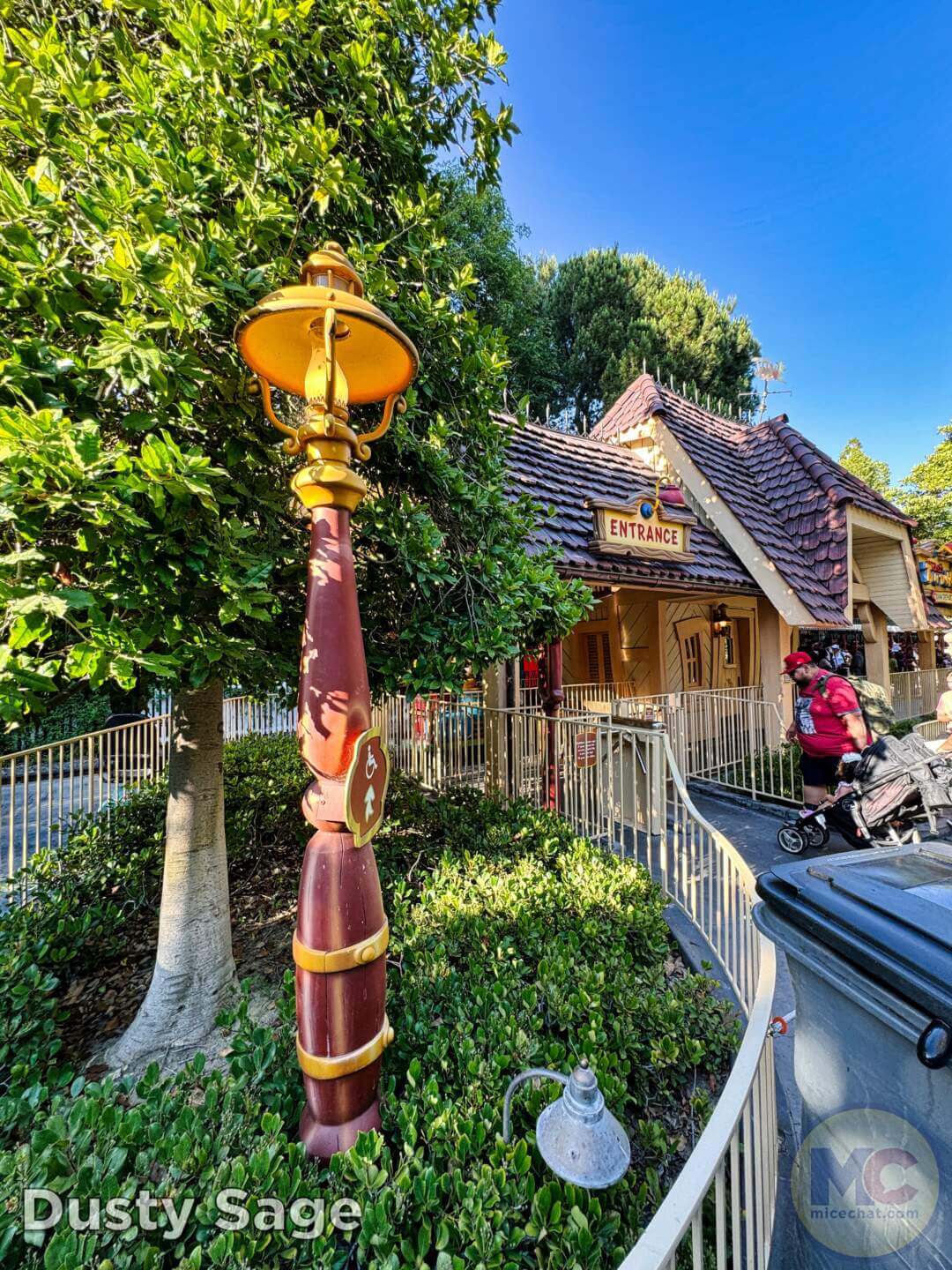 , DISNEYLAND UPDATE: Maintenance Boo-Hoos, Strike in View, Country Bear Barbecue