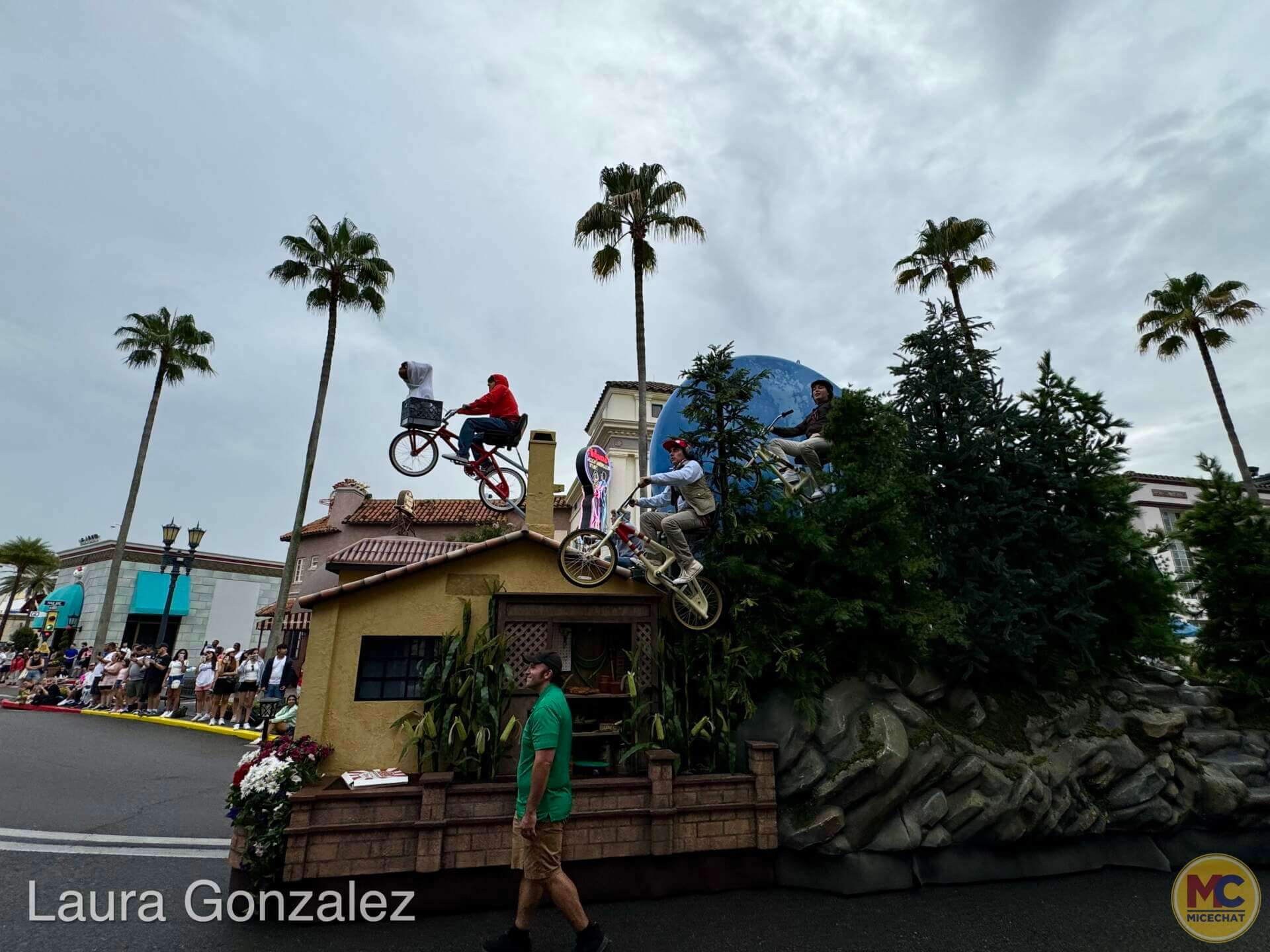 , ACTION: Universal Studios Florida’s NEW Mega Movie Parade!