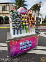 Universal-Studios-Florida-Orlando-Mega-Movie-Parade-interactive-Bubble-wands-1
