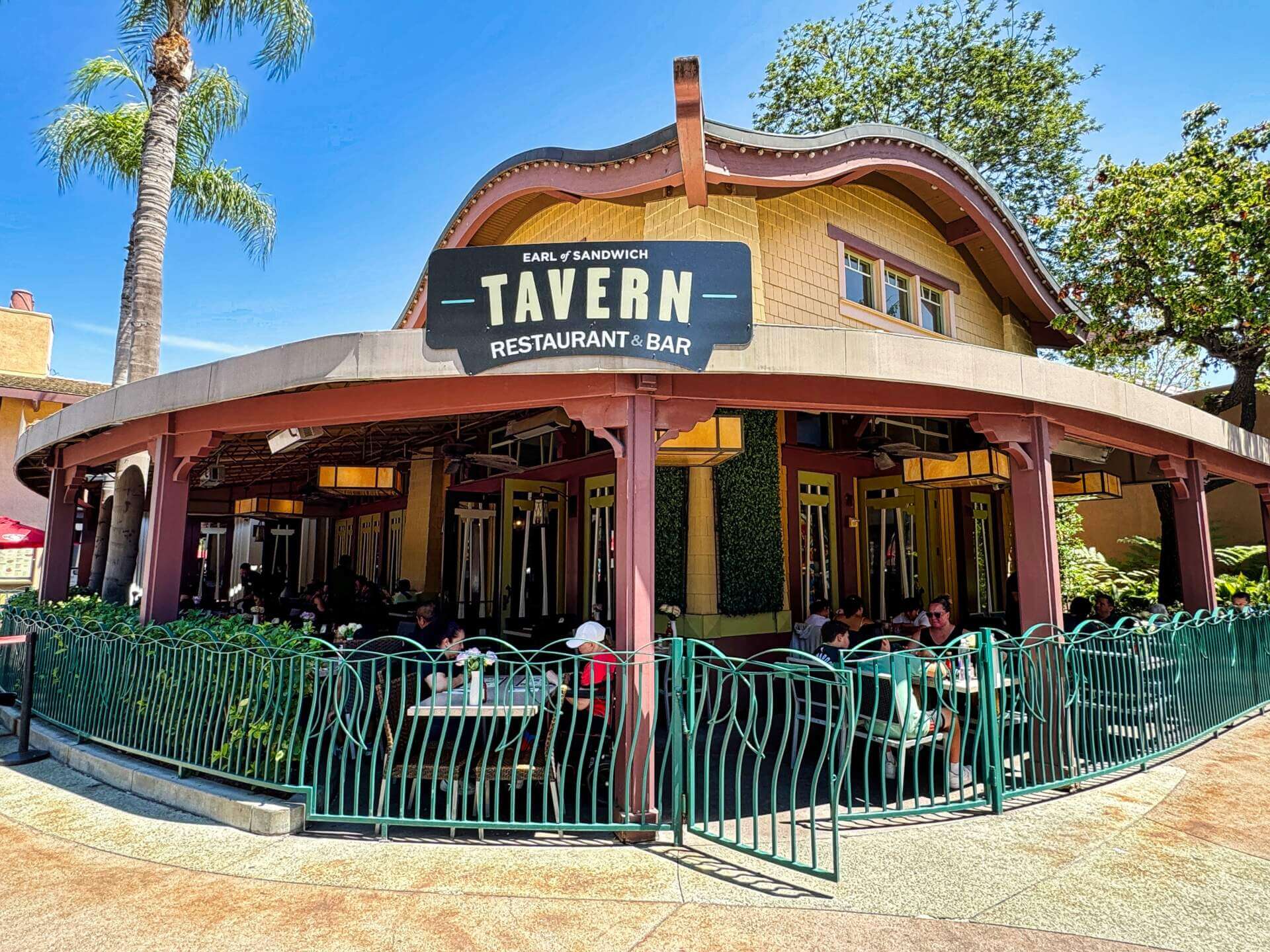 , DISNEYLAND UPDATE: Dead-er Together, D23 Screams & Haunted Happenings