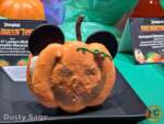 Disneyland-News-Halloween Food Pumpkin Macaron- MiceChat