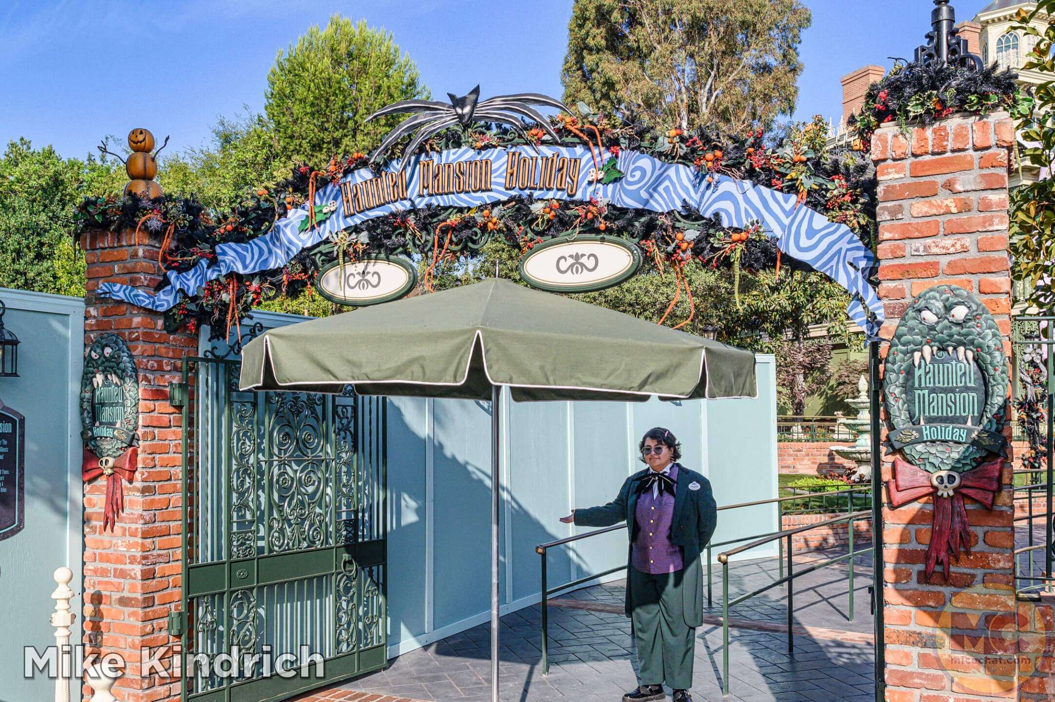 , DISNEYLAND UPDATE: Dead-er Together, D23 Screams & Haunted Happenings