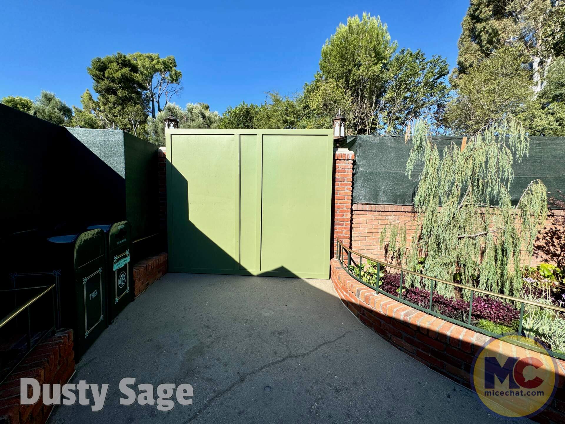 , DISNEYLAND UPDATE: Dead-er Together, D23 Screams & Haunted Happenings