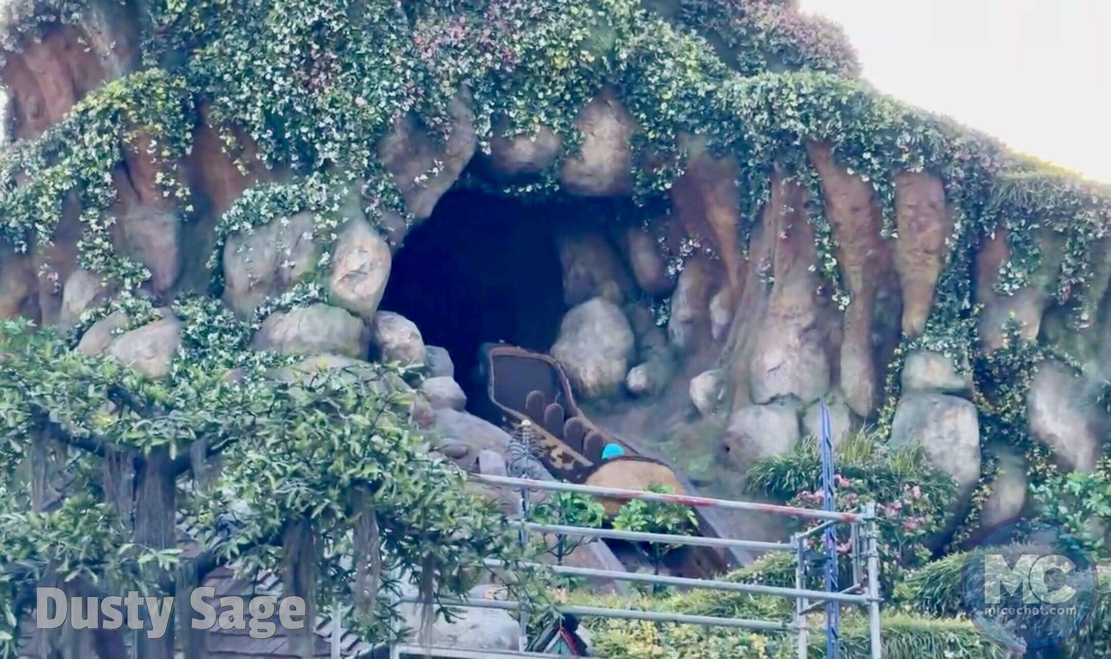 , Disneyland Update: Construction Tricks and Halloween Treats