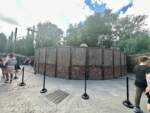Hogsmeade – Constructions walls around stage