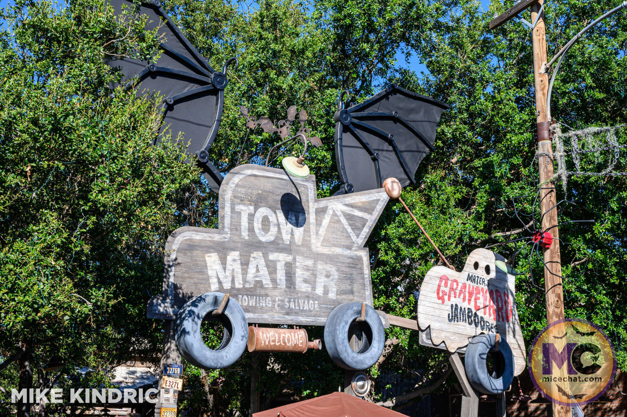 , Disneyland Update: Construction Tricks and Halloween Treats