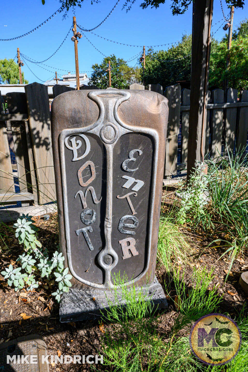 , Disneyland Update: Construction Tricks and Halloween Treats