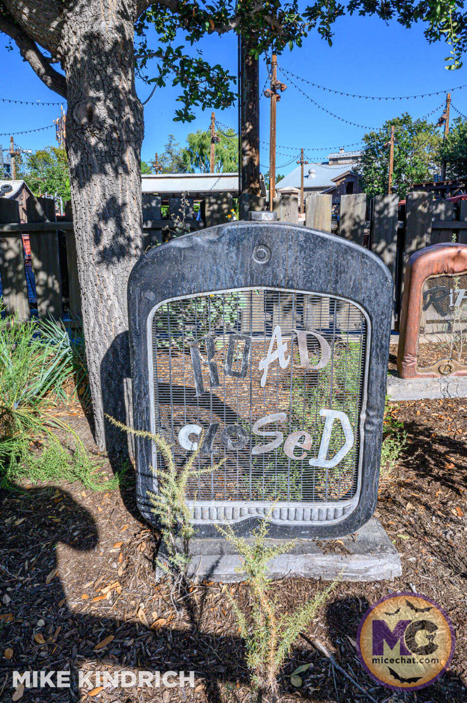 , Disneyland Update: Construction Tricks and Halloween Treats