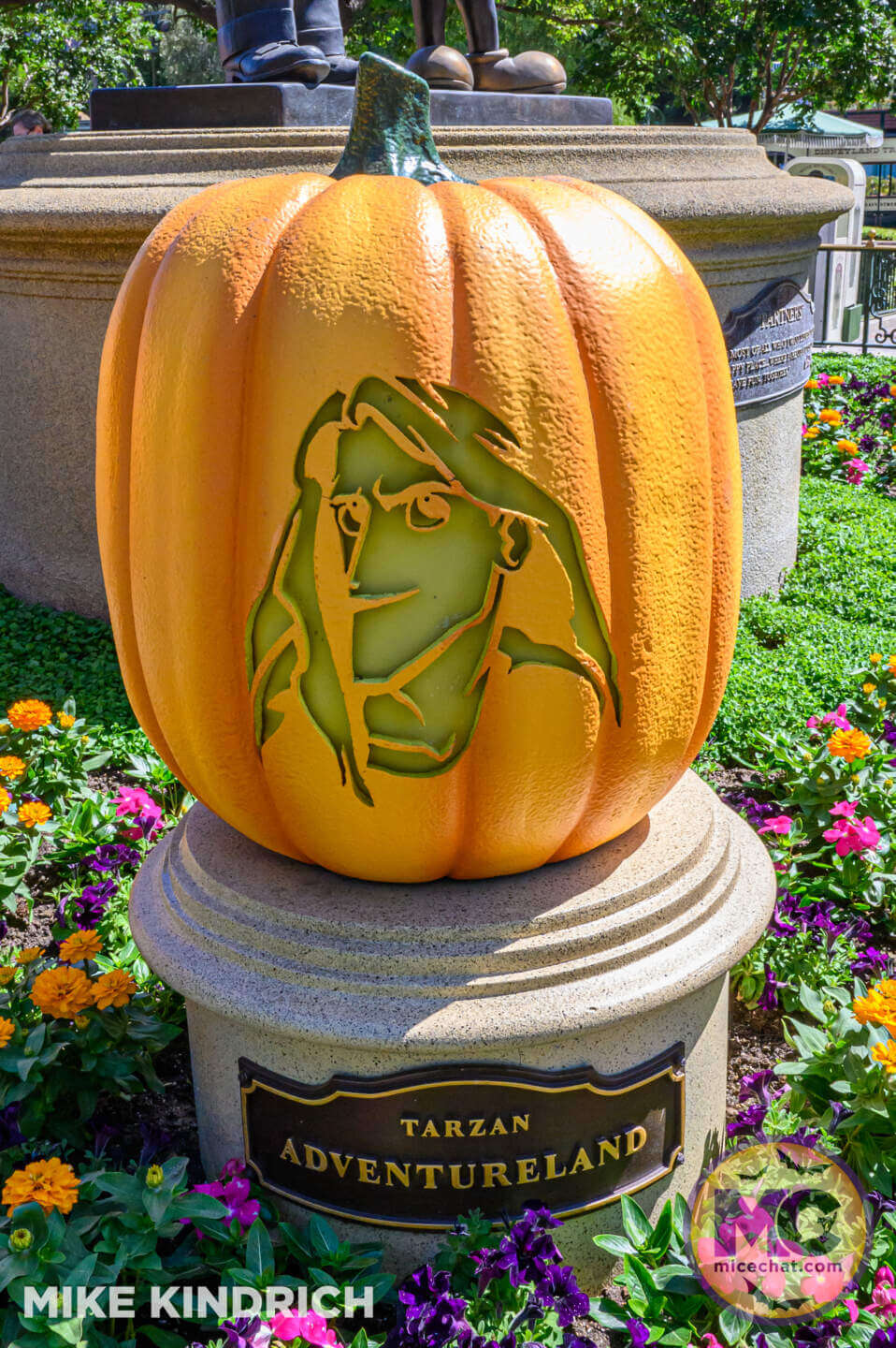 , Disneyland Update: Construction Tricks and Halloween Treats