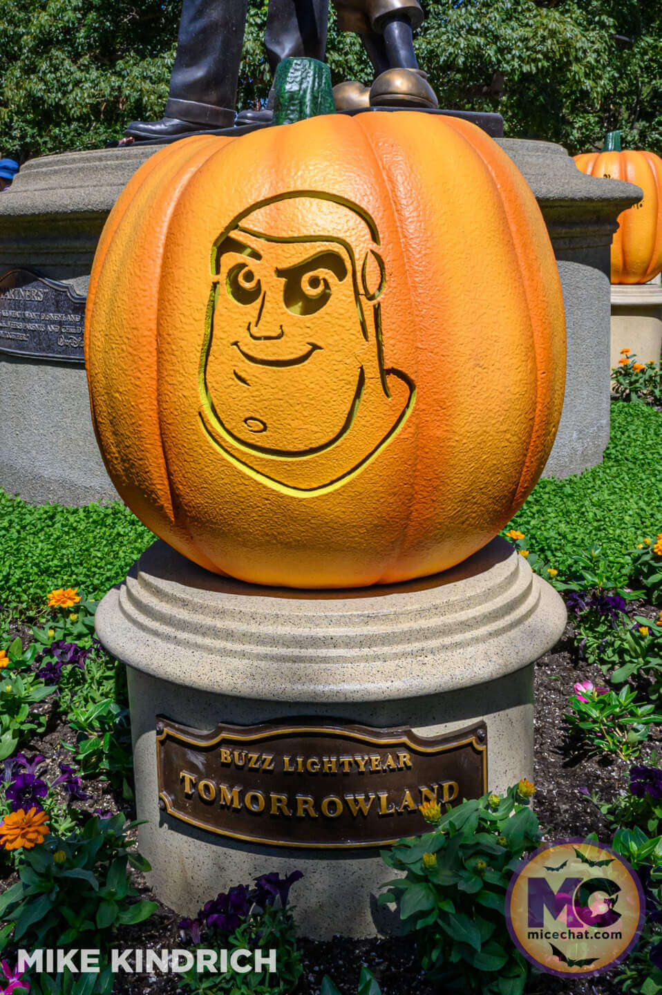 , Disneyland Update: Construction Tricks and Halloween Treats